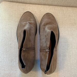 Size 7 Women Ankle Boots. Barely used!